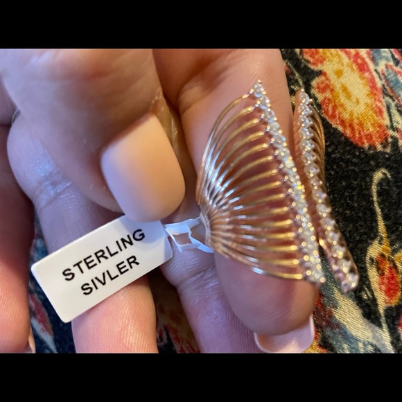 Stylish &Trendy Ring - Picture 4 of 5